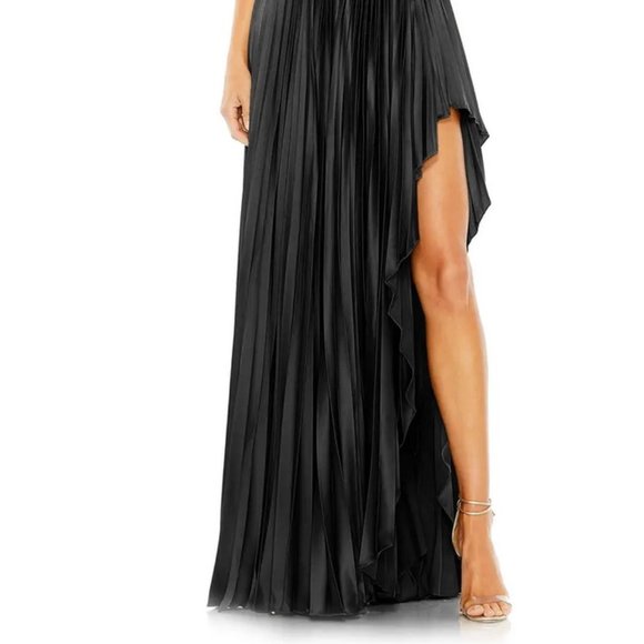 Mac Duggal Black Feather Cutout Pleated Open Back Gown Prom Gown Formal Dress - Picture 2 of 5